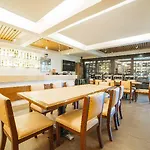 Reddoorz Plus Near Naia Expressway